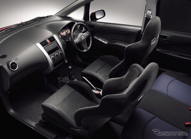 三菱 コルト RALLIART Version-R に レカロ エディション