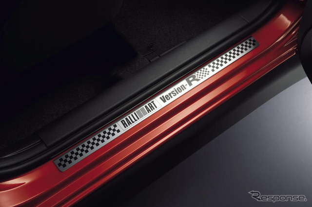 三菱 コルト RALLIART Version-R に レカロ エディション