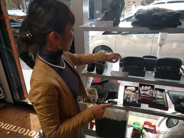 軽さとスマートさ。松崎さんも一押しのドライバーズサングラスDEEC。