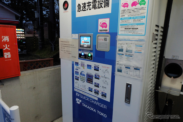 道の駅にて充電。三菱自動車ディーラーにあったものと同じ30kW中速型。