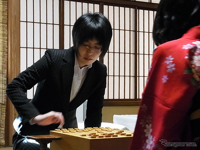 第43期岡田美術館杯女流名人戦五番勝負第1局、里見香奈女流名人対上田初美女流三段(2017年1月15日、岡田美術館)
