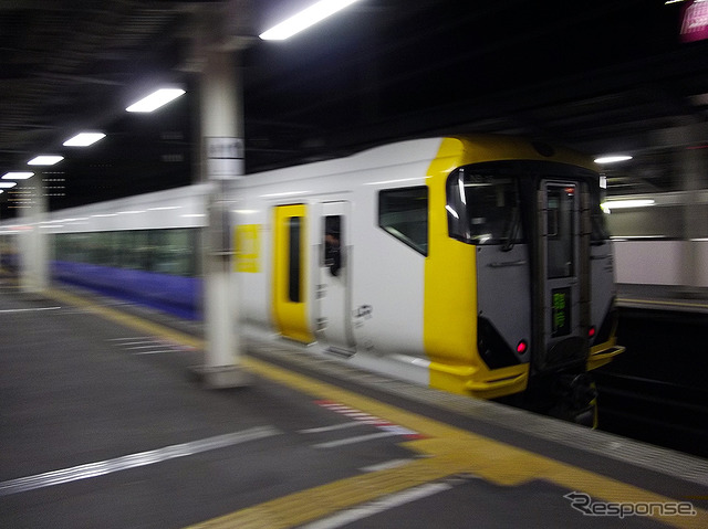 幕張車両センターE257系による快速「おさんぽ川越号」(9224M・9225M)