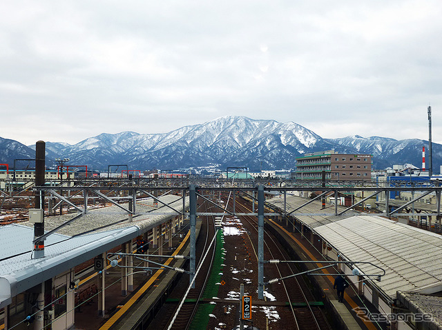 大阪方面からの列車が多数発着している福井県内の敦賀駅。福井県内のICOCAエリアが石川方面や近畿方面のICOCAエリアと一体化するかどうかはまだ不明だ。