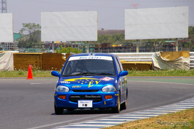 ダイハツ・エキサイティング・EVレース…踏みたいけど踏めない!