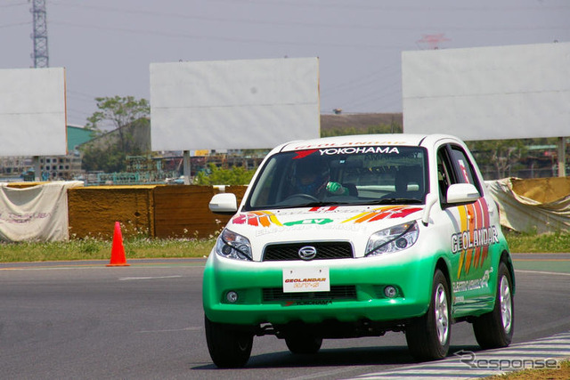 ダイハツ・エキサイティング・EVレース…踏みたいけど踏めない!