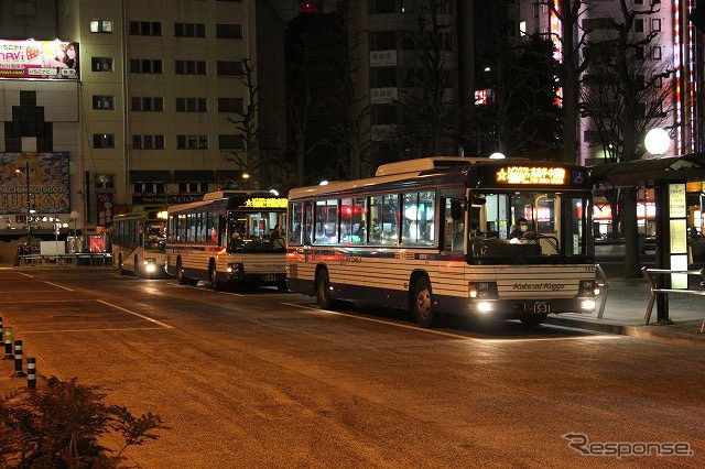 国際興業 池袋駅西口発の深夜急行バス