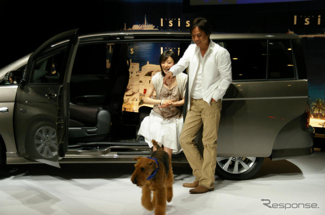 【写真蔵】椎名桔平&菅野美穂…トヨタ アイシス 新CM発表会