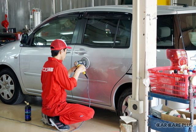 丁寧な磨き作業で、愛車をピカピカにしてくれる