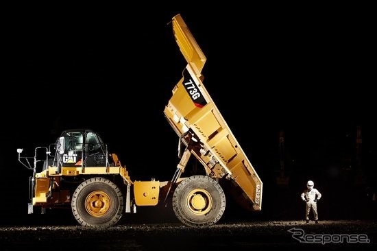 自動車ジャーナリストが世界一遅いスーパーカー Cat773Gオフハイウェイトラックを運転