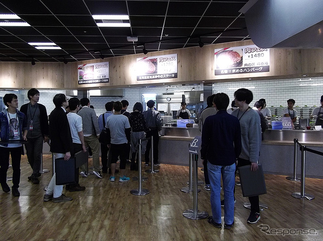 ヤフー本社の“肉フェスランチ”