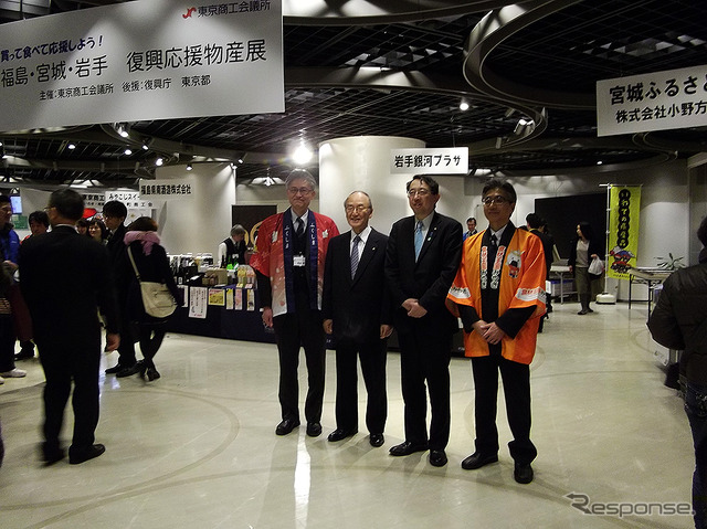 「2017 福島・宮城・岩手 復興応援物産展」初日に来場した三村明夫 東京商工会議所会頭や橘慶一郎 復興副大臣