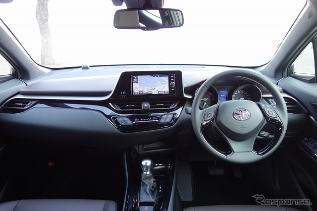 トヨタ C-HR G(ハイブリッド)