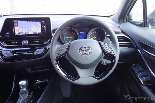 トヨタ C-HR G(ハイブリッド)