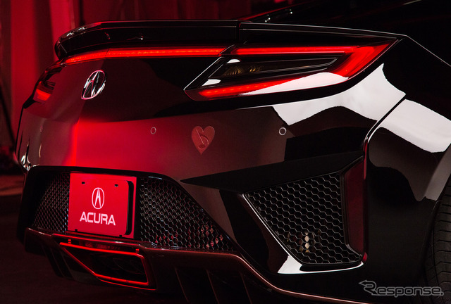 新型アキュラ（ホンダ）NSXのミュージケアーズ・チャリティ仕様