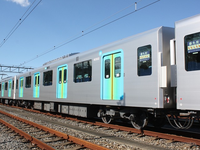 3号車:40300形(M2)(40302)。SIVとコンプレッサーを搭載している。
