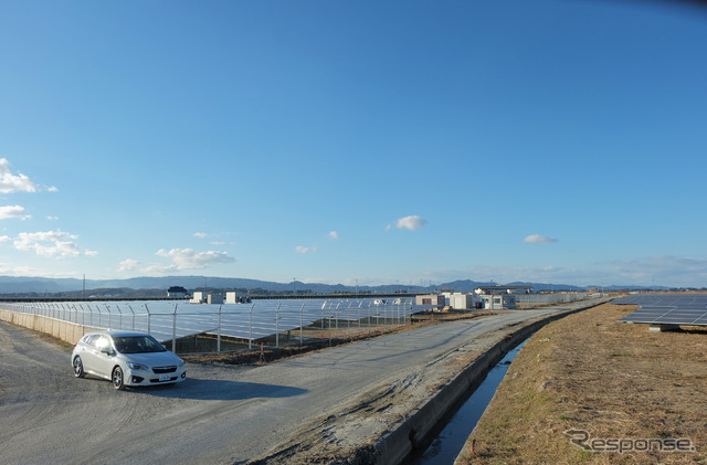 福島・相馬市のメガソーラー建設現場にて。