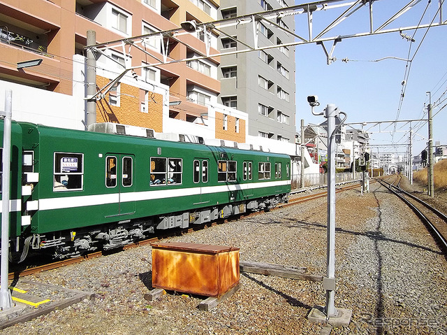 昭和30年代試験塗装カラーの8568編成(2月16日、亀戸駅)