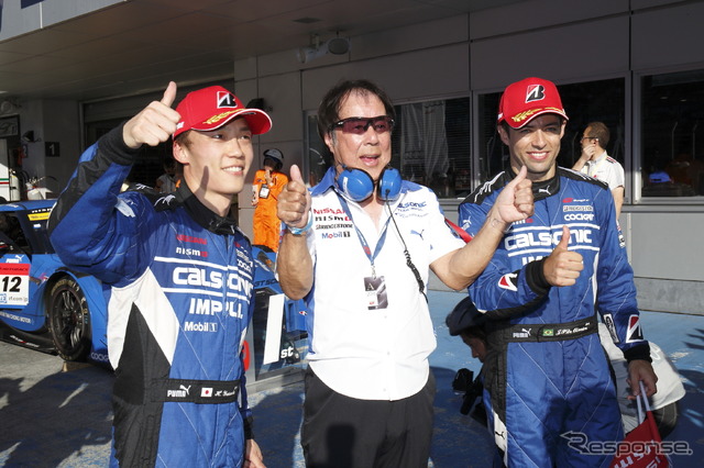 インパルの安田裕信(左)と星野監督(中央)。オリベイラ(右)は今季、KONDOに移籍。