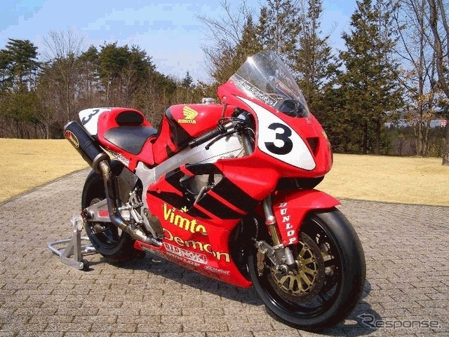 ホンダ VTR1000 SP-1(2000年)【ライダー:ジョイ・ダンロップ】マン島TT-F1クラス優勝
