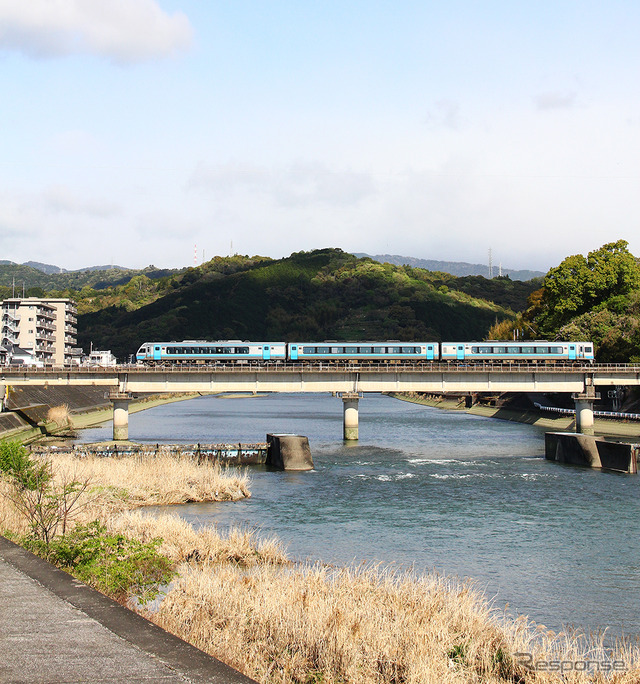 富士重工業製のJR四国 2000系