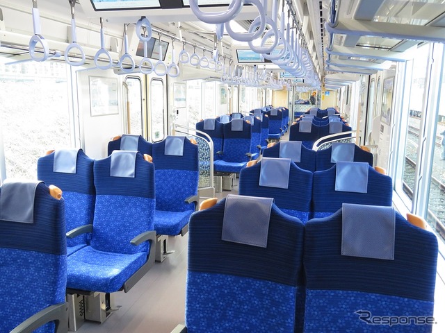イベント列車ではクロスシートとロングシートのどちらか一方を選ぶことができる。写真はクロスシート配置。