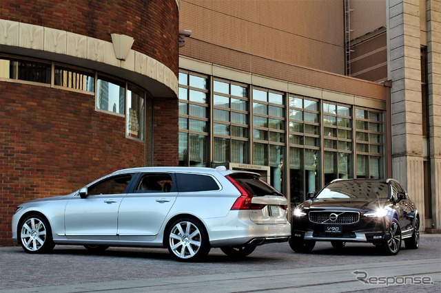 ボルボ V90(左)とV90クロスカントリー(右)