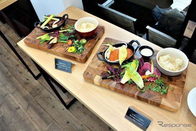 Mercedes-Benz Connection NEXTDOOR POLA TALKER’S TABLE FEAT.WE/