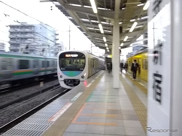 プレミアムフライデー号を担った30000系38102F(西武新宿駅、2月24日)