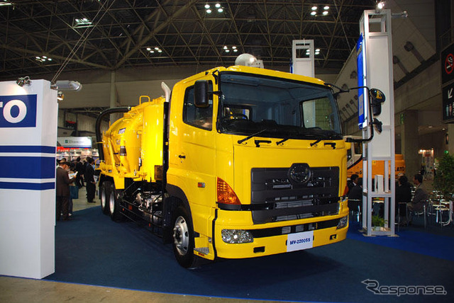 【NEW環境展】大型万能吸引車をPR…加藤製作所