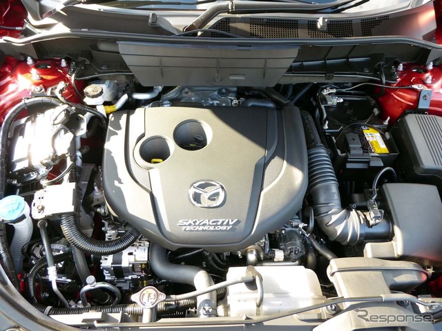 直列4気筒DOHC 2.2リッター直噴ディーゼルターボエンジン。最高出力は129kW(175PS)/4500rpm、最大トルクは420Nm(42.8kgm)/2000rpm