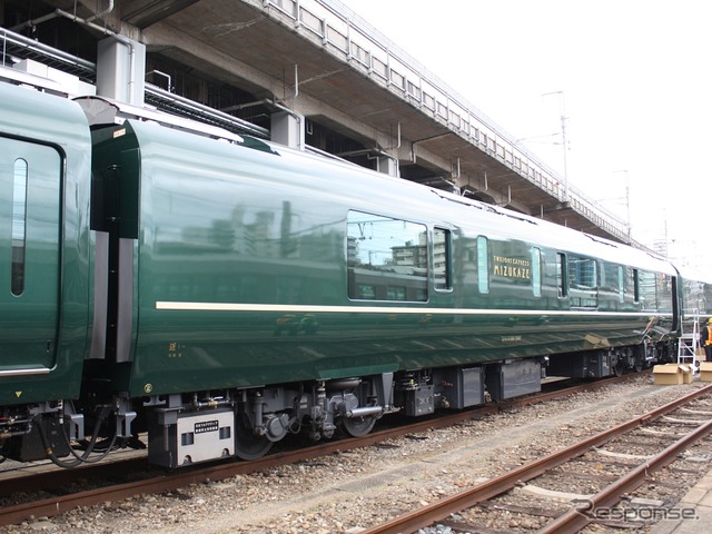 8号車:キサイネ86-201(TNF2):2人用個室寝台「ロイヤルツイン」が3室設けられている寝台車。写真は客室側。
