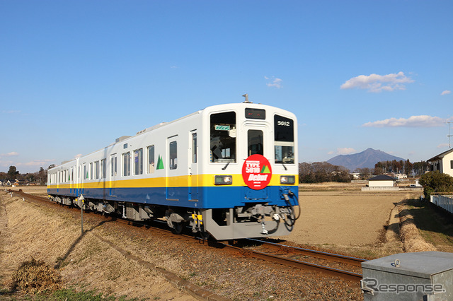 関東鉄道 キハ5010形 外観 その先に筑波山