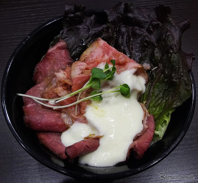 「伝説のすた丼屋」「名物すた丼の店」の春限定メニュー「W×Wローストビーフ丼」