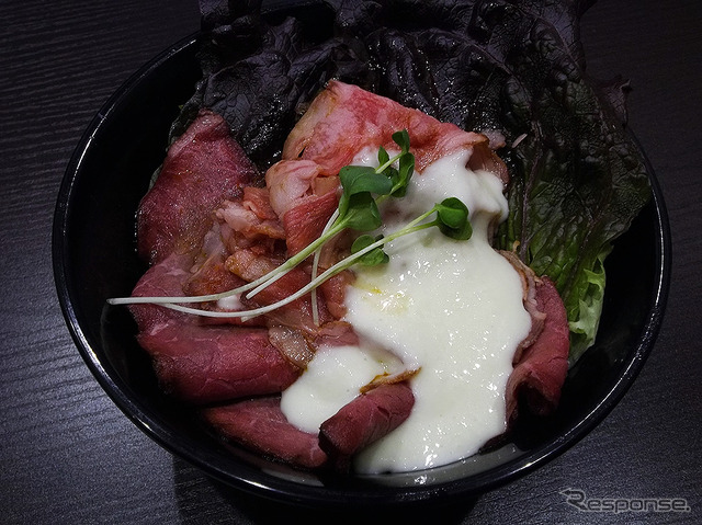 「伝説のすた丼屋」「名物すた丼の店」の春限定メニュー「W×Wローストビーフ丼」