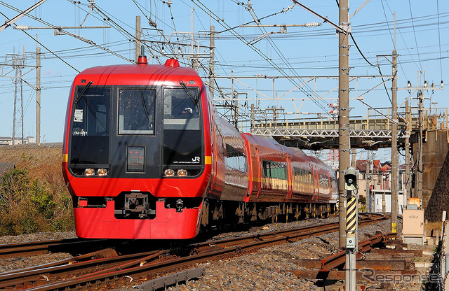 東武日光線からJR東北線へと移るJR253系