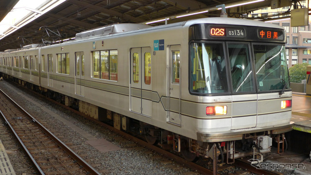 東京メトロは東武のダイヤ改正にあわせ日比谷線と半蔵門線のダイヤ改正を4月21日に実施する。写真は日比谷線の電車。