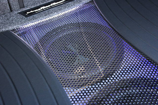 Volkswagen・Golf V by Mobile Sound Technology(東京都)