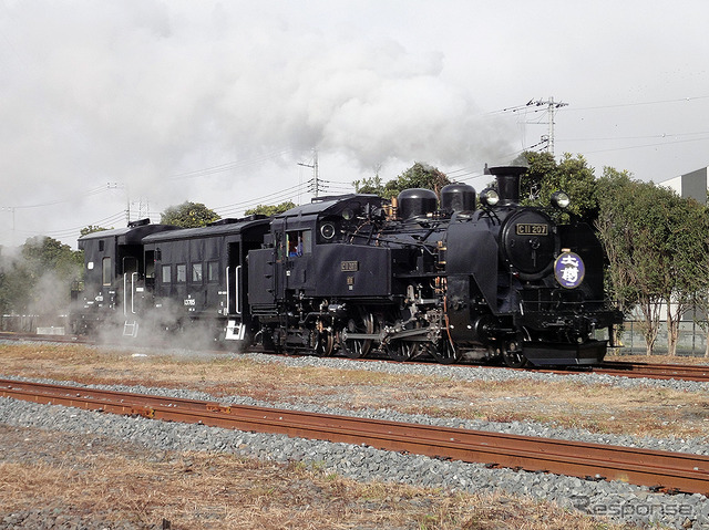 C11 207がけん引する鬼怒川線のSL列車『大樹』は8月10日から運行。ワールドスクウェア駅にも停車する。