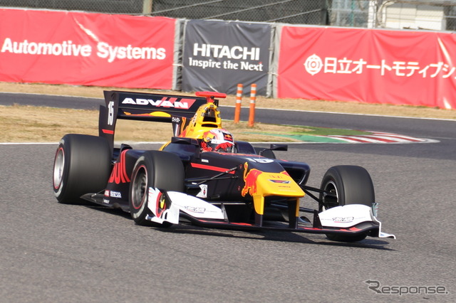 レッドブルカラーのスーパーフォーミュラマシン