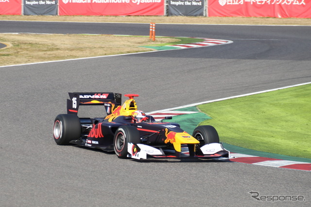 レッドブルカラーのスーパーフォーミュラマシン