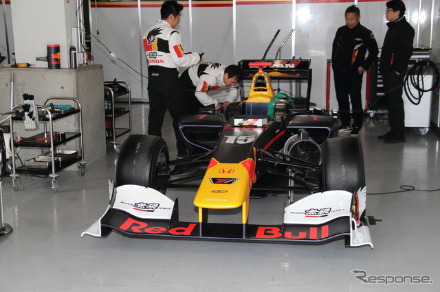 レッドブルカラーのスーパーフォーミュラマシン