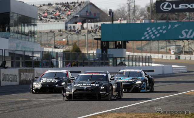 2017 鈴鹿ファン感謝デーでデモ走行した、今季のGT500ニューマシン3種。