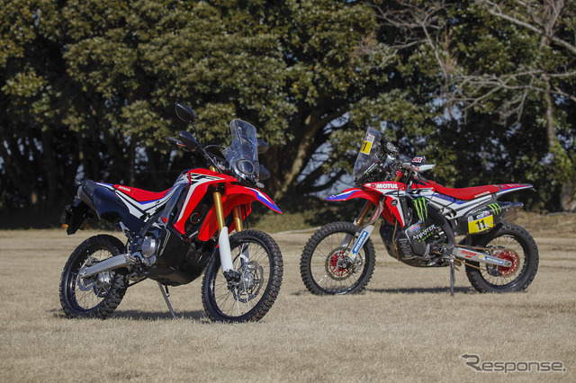 Honda CRF250RALLY（写真左）とCRF450RALLY。