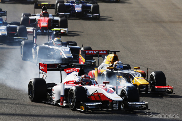 昨季のGP2のレースシーン。F1を目指す若手有望株が火花を散らす。