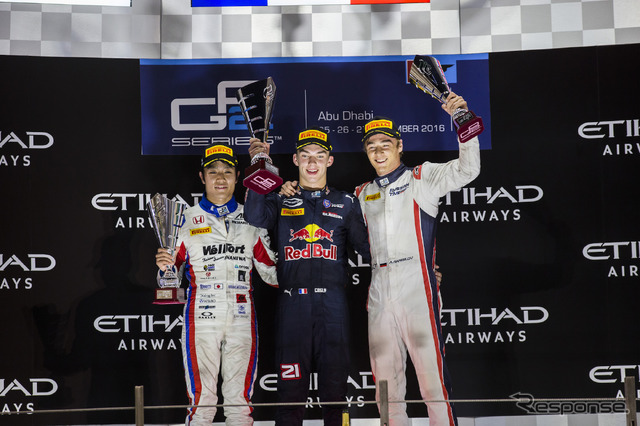 昨年のGP2アブダビ大会。中央が王者ガスリー、左が松下。