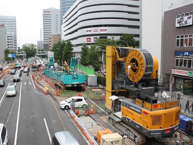 神奈川東部方面線の新横浜駅の工事現場。JR駅の北側地下に設けられる。