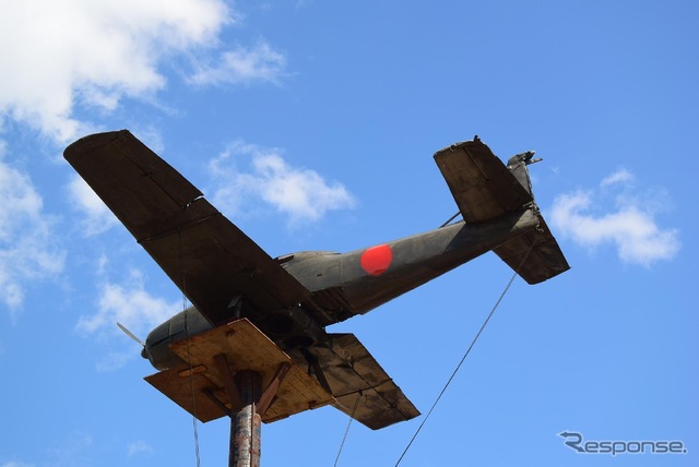 もう1機は戦闘機