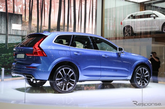 ボルボ XC60 新型「T6 R-デザイン」(ジュネーブモーターショー2017)