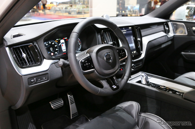 ボルボ XC60 新型「T8 ツインエンジン」(ジュネーブモーターショー2017)