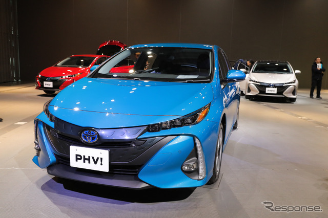 トヨタ・プリウスPHV
